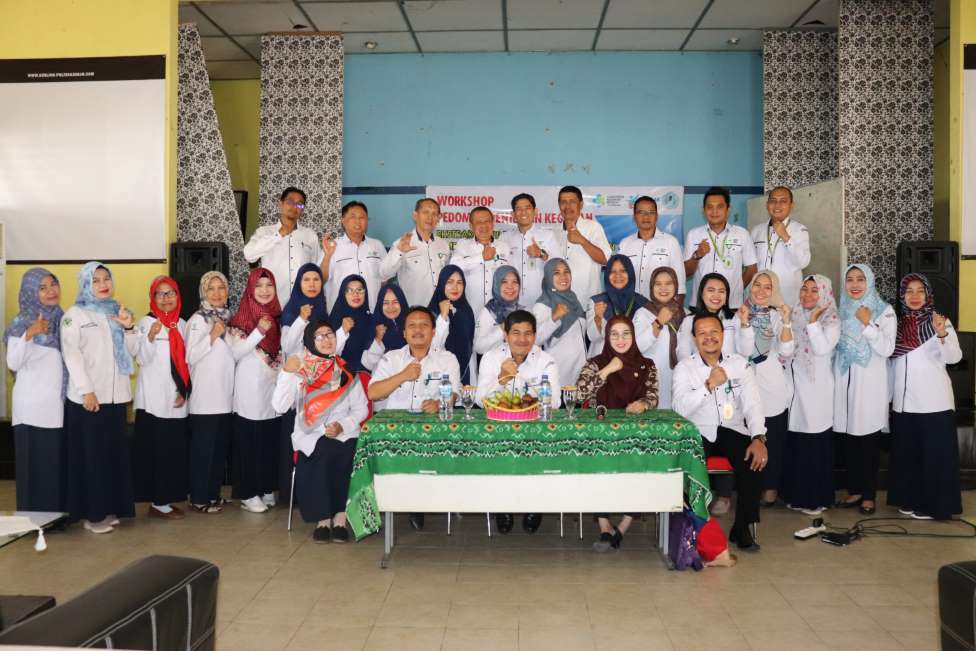 Foto  Bersama Peserta dan Narsum Workshop Pedoman Penilaian Kegiatan Ektrakurikuler Mahasiswa dan Bimbingan Akademik