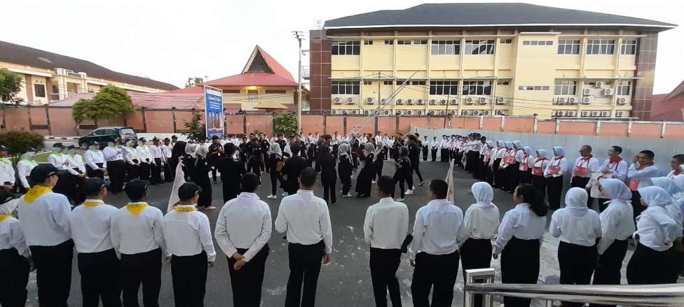 Penutupan LDKM Tahun 2023: Prestasi mahasiswa jurusan kesehatan lingkungan dan momen inspiratif dalam latihan dasar kepemimpinan. Temukan kesuksesan mereka!